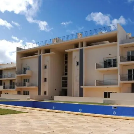 Appartamento Modern 3 Bedroom Pool View. *