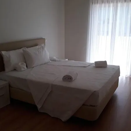 Modern 3 Bedroom Pool View. Appartamento Albufeira